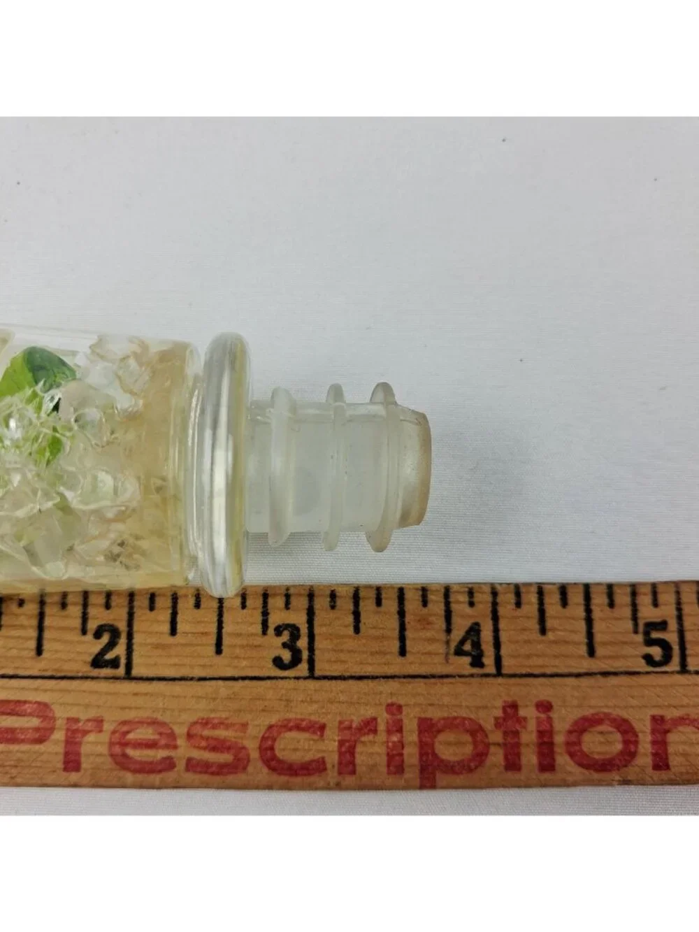 Unbranded this lucite